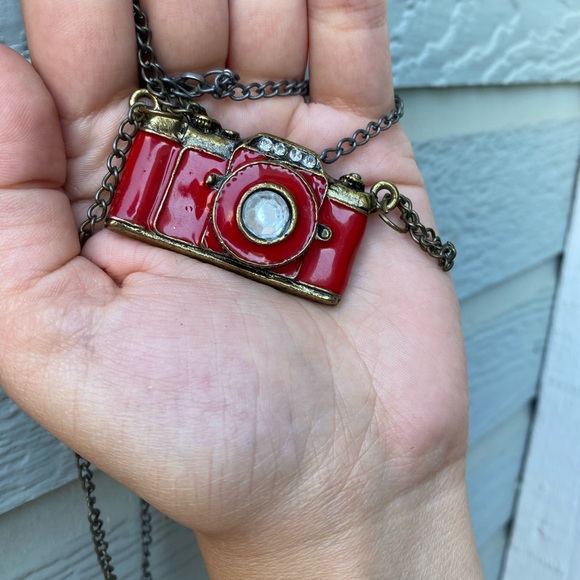 Vintage style Camera necklace - Picture 3 of 5